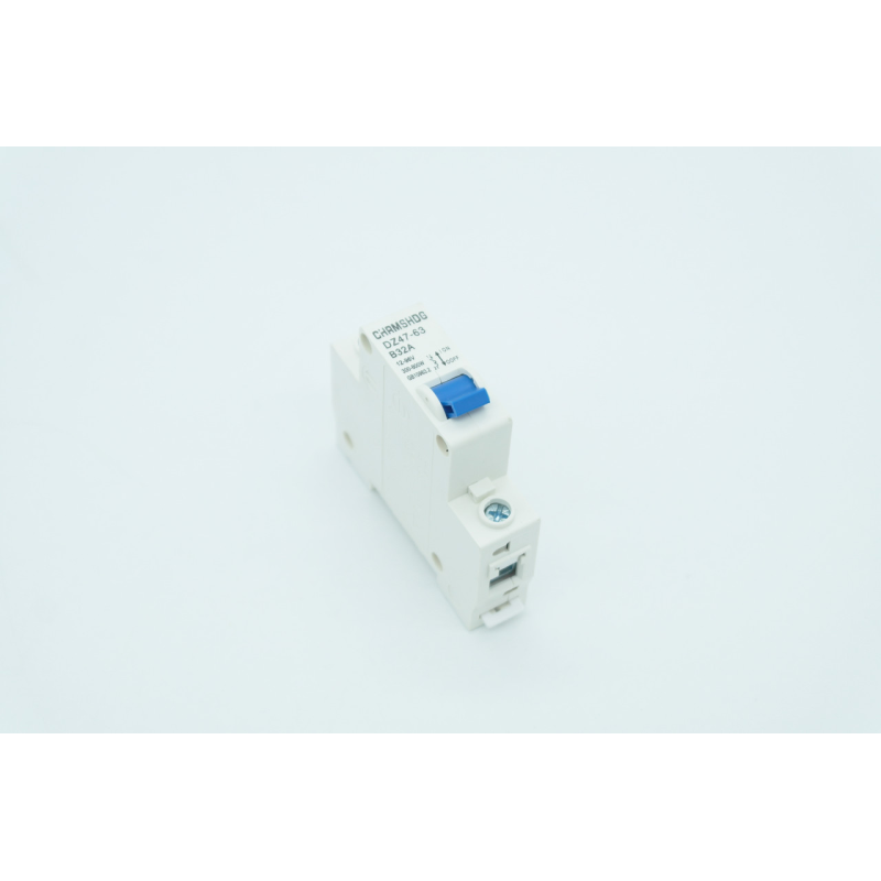 Автоматичний вимикач постійного струму 32A